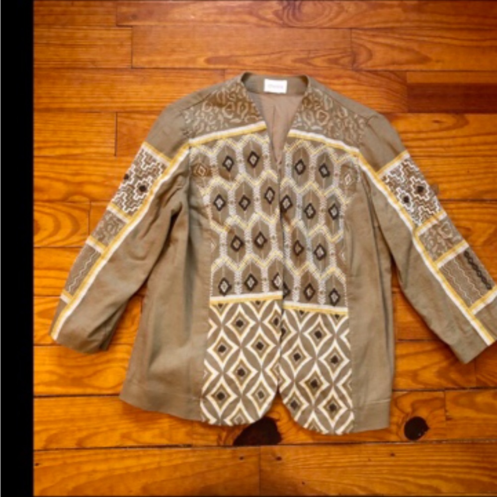 EUC VTG Embroidered Chico’s Blazer